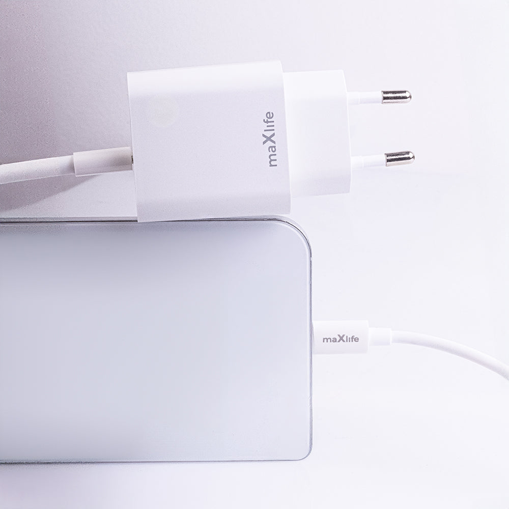 Maxlife MXTC-06-20AC PD QC charger 1x USB-C 1x USB 20W white + USB-C - Lightning cable 20W