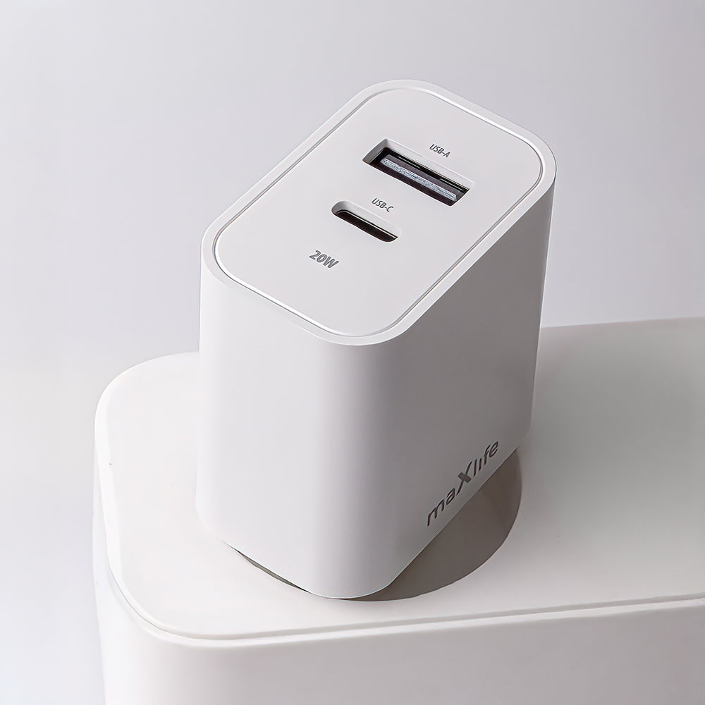 Maxlife MXTC-06-20AC PD QC charger 1x USB-C 1x USB 20W white + USB-C - Lightning cable 20W