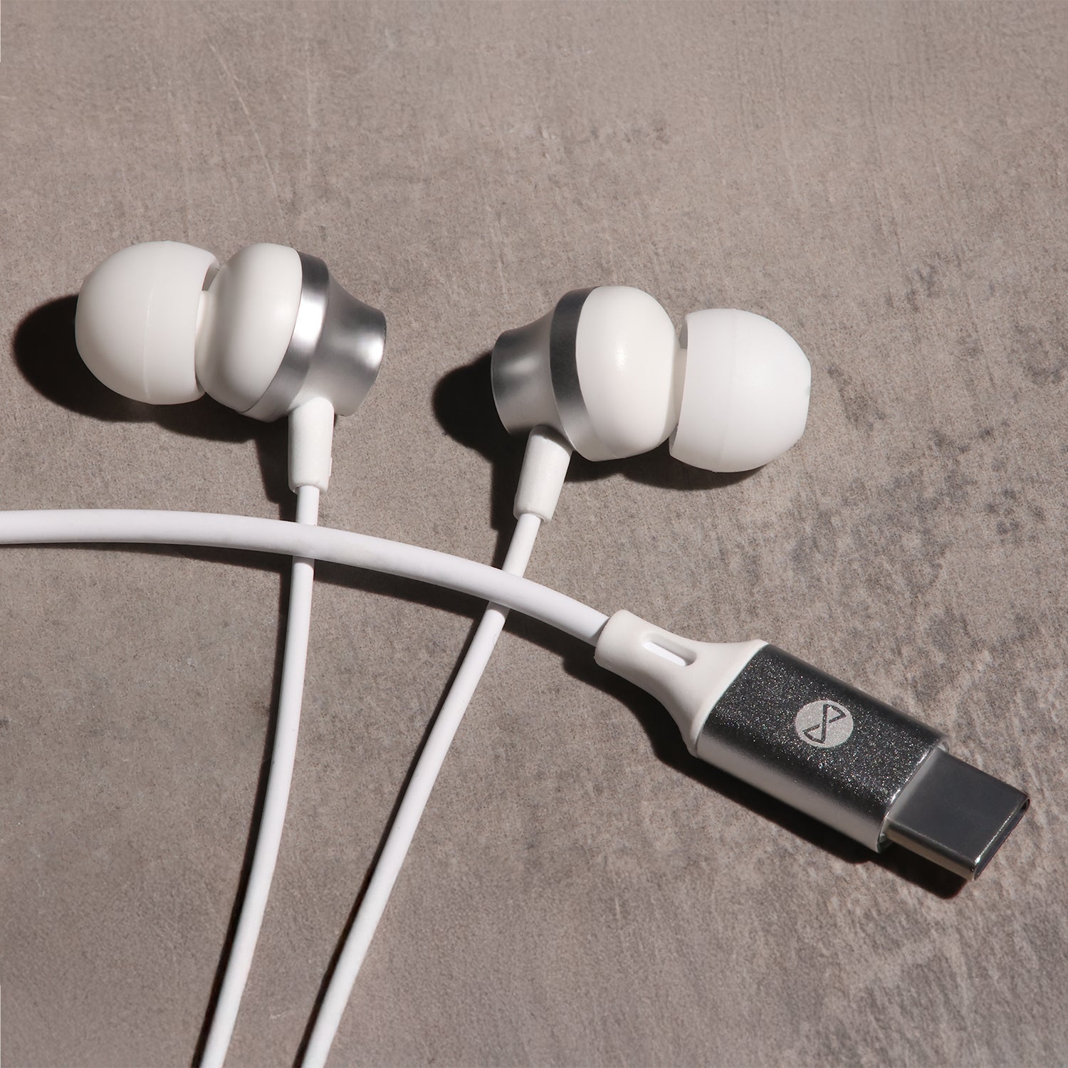 Écouteurs Forever EP-02 USB-C blanc — Micro intégré
