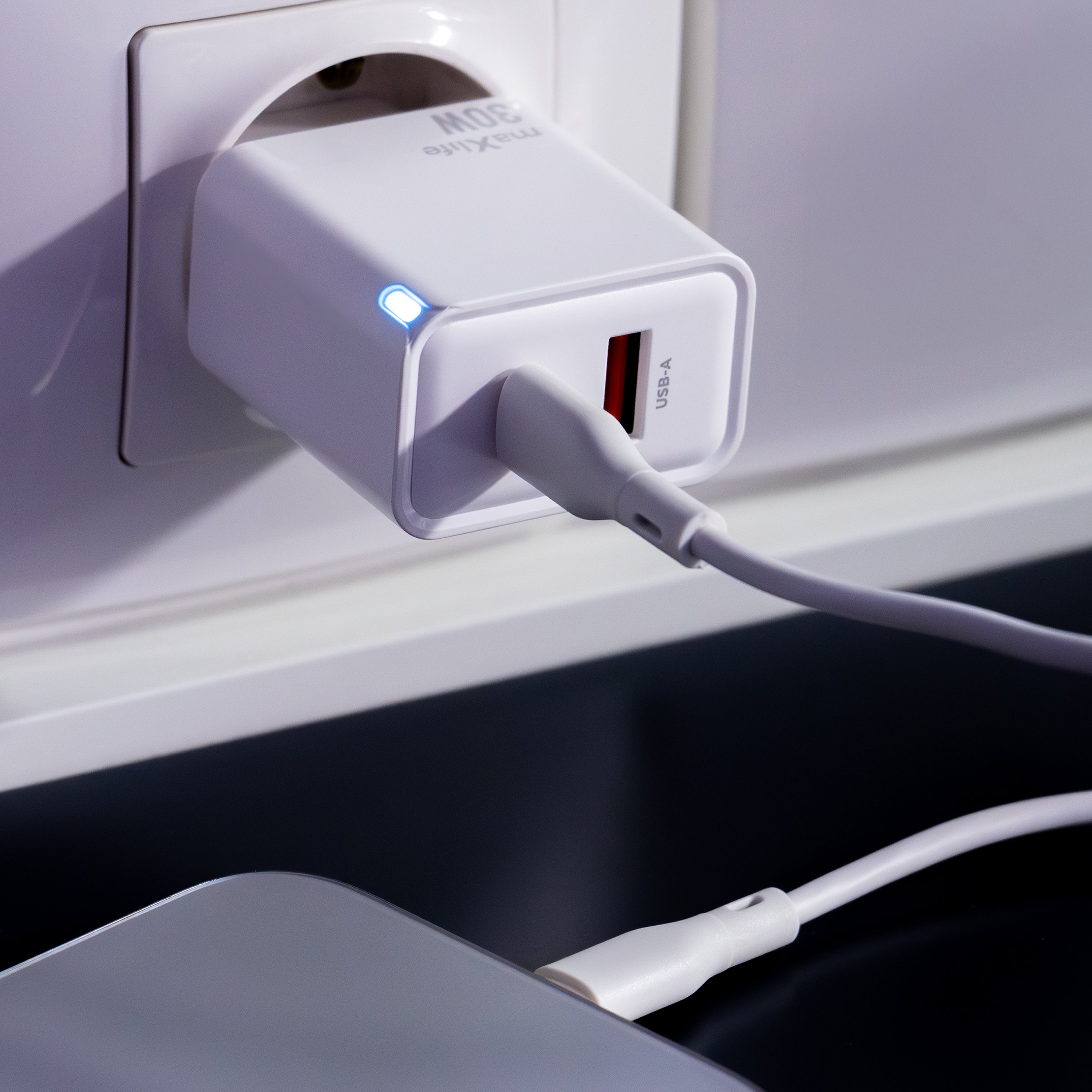 Maxlife MXTC-09-30AC GaN PD QC charger 1x USB-C 1x USB 30W white