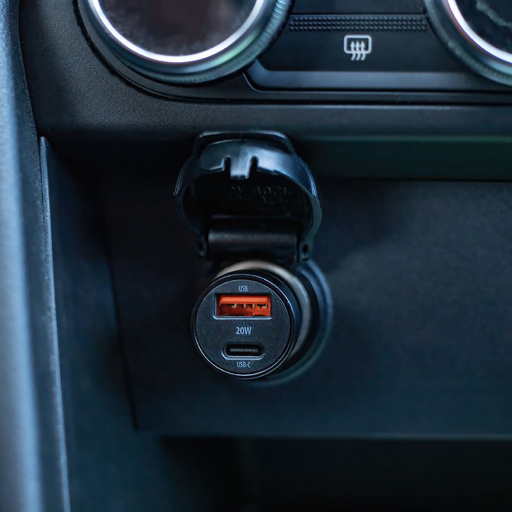 Maxlife MXCC-04 PD QC car charger 1x USB-C 1x USB 20W black