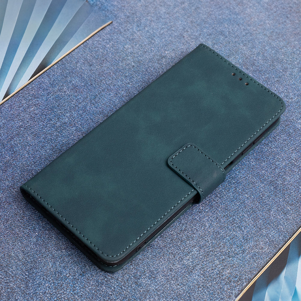 Smart Velvet case for iPhone 16e / 17e dark green