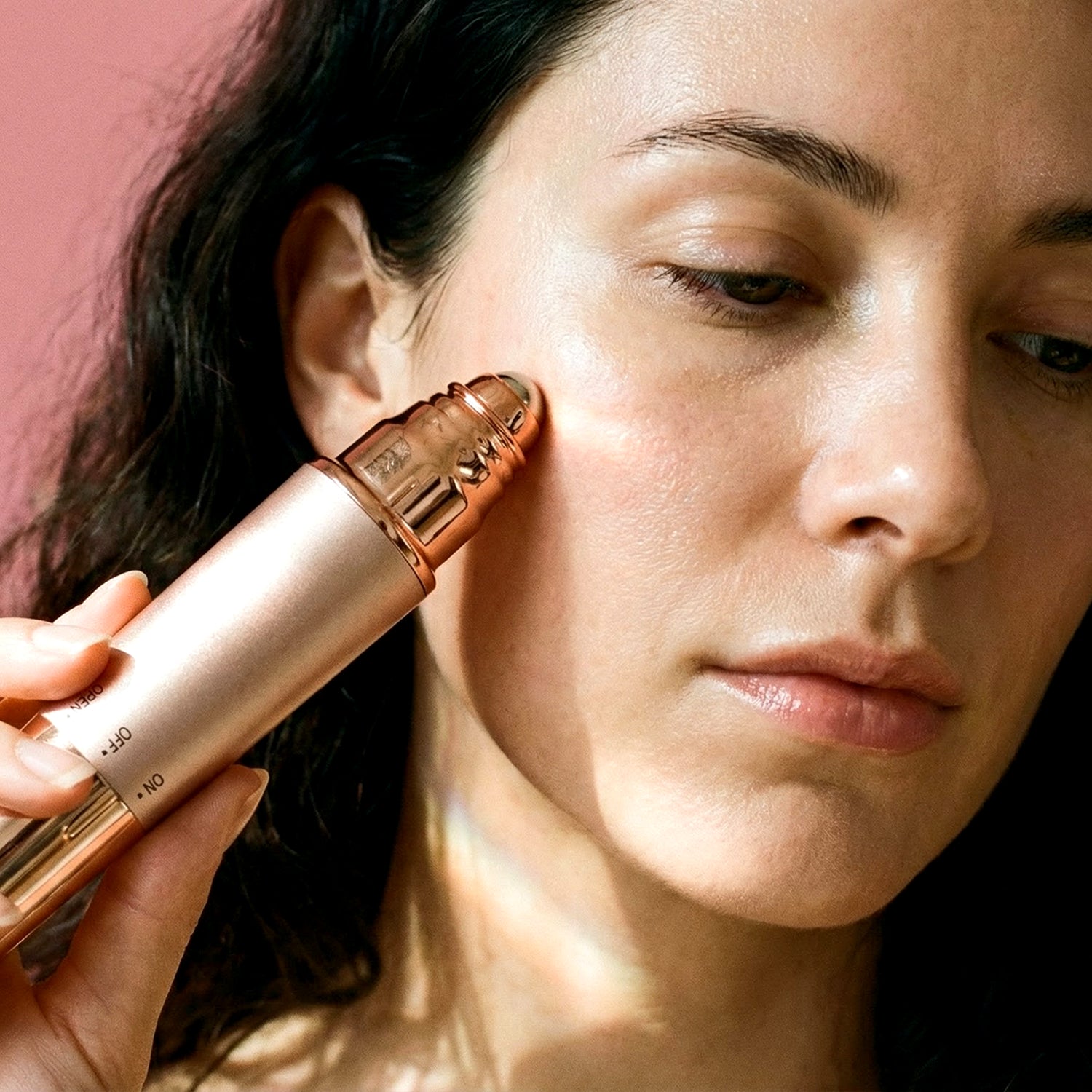 Marielle eye massager with vibration function MMOW Gold